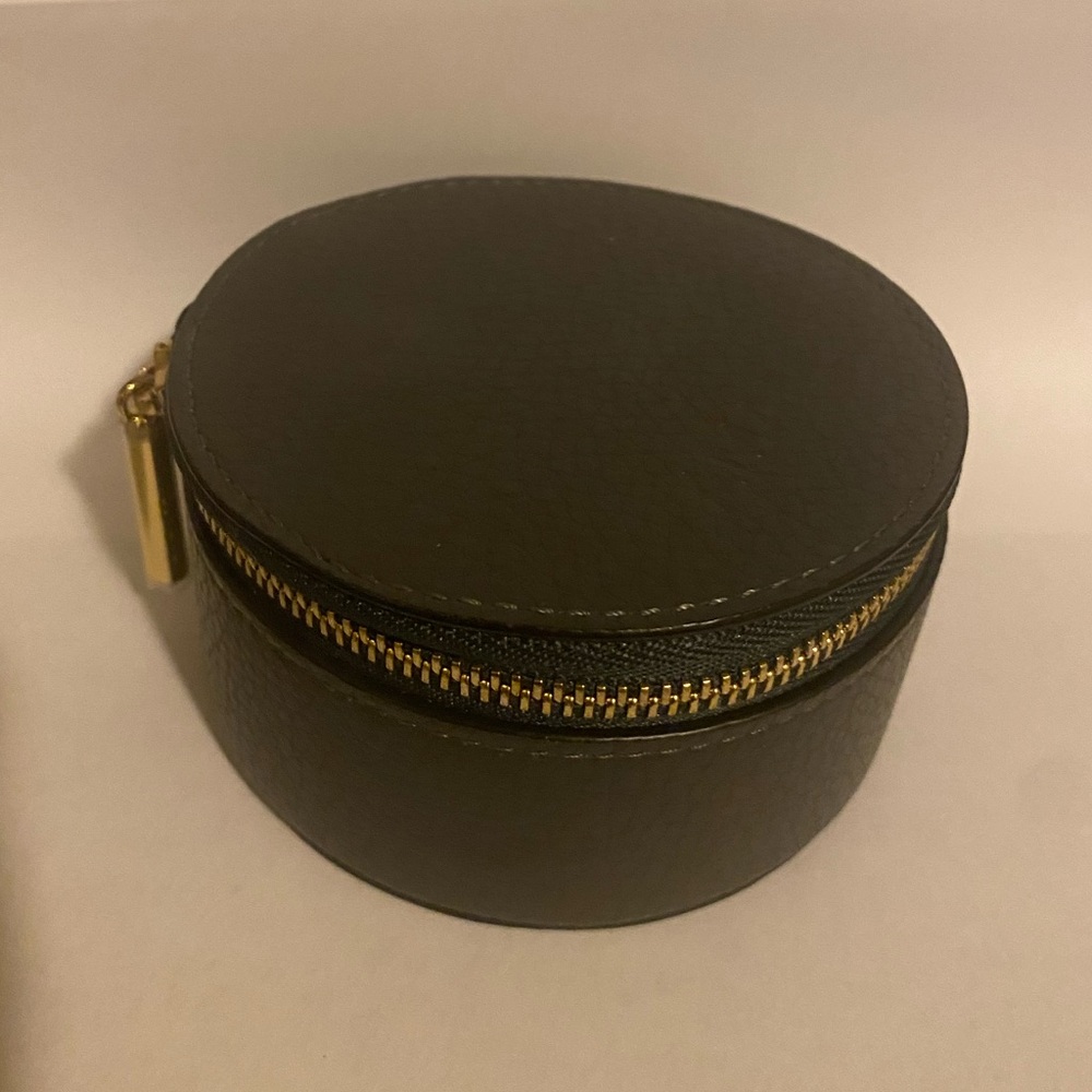 Cuyana Grey Italian Pebbled Leather Travel Case